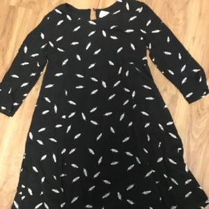 A-line Black dress with feather pattern